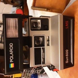 POLAROID 600 LAND CAMERA